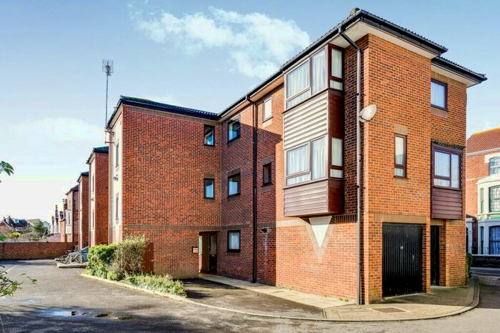 1 Bedroom Apartment To Rent In Castle Road, Southsea, PO5