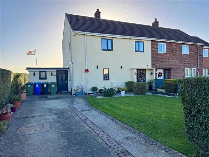 3 Bedroom Semi-Detached House For Sale In Ayscough Avenue, Stallingborough, Grimsby, DN41