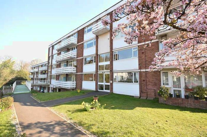 2 Bedroom Apartment To Rent In Petworth Court, Bath Road, Reading, RG1