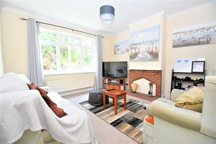 2 Bedroom Semi-Detached House For Sale In Warners Bridge Chase, Rochford, SS4
