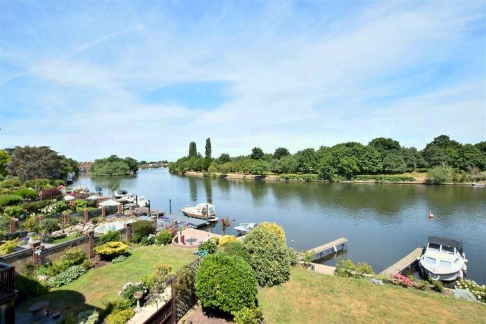 2 Bedroom Flat To Rent In Thames Side, Queens Drive, Thames Ditton, KT7