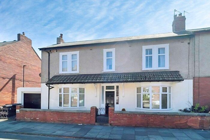 3 Bedroom End Of Terrace House For Sale In Sandringham Gardens, North Shields, NE29