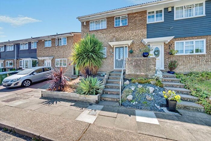 3 Bedroom Terraced House For Sale In Myrtle Close, Erith, DA8