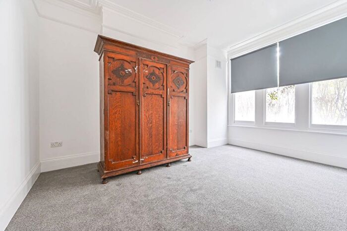 2 Bedroom Flat To Rent In Yukon Road, Balham, London, SW12