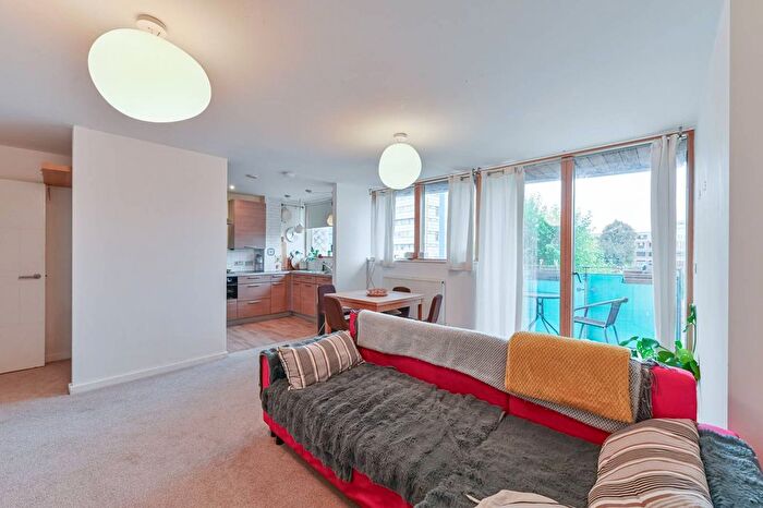 2 Bedroom Flat For Sale In Wyndham Road, Camberwell, London, SE5