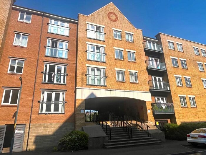 2 Bedroom Flat To Rent In Phoenix Court, Northfleet, DA11