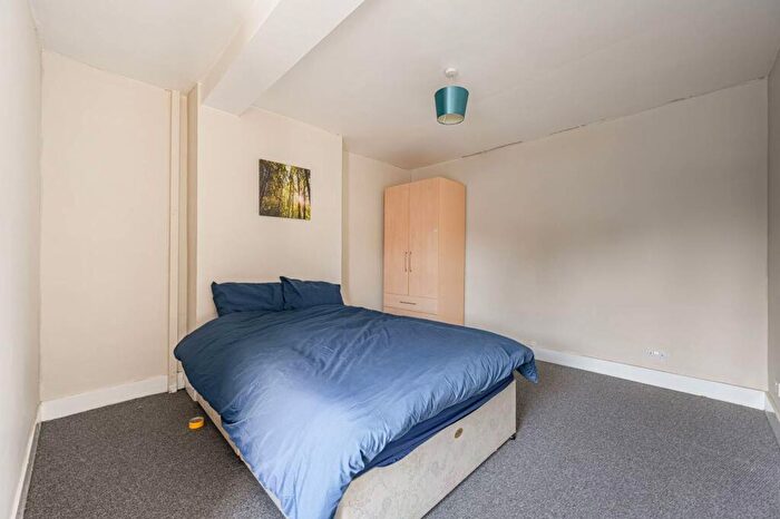 2 Bedroom Flat To Rent In Bramshot Avenue, Charlton, London, SE7