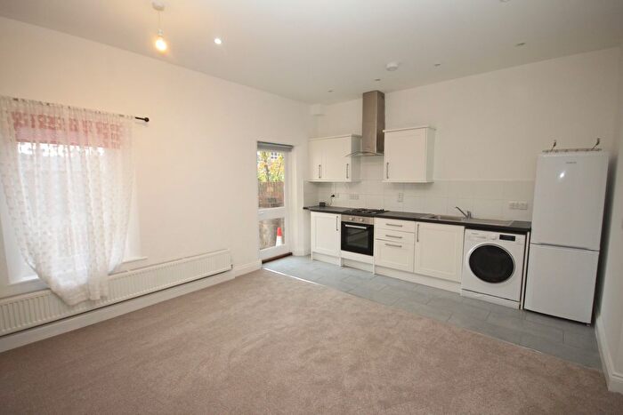 1 Bedroom Flat To Rent In George Street West, Luton, LU1