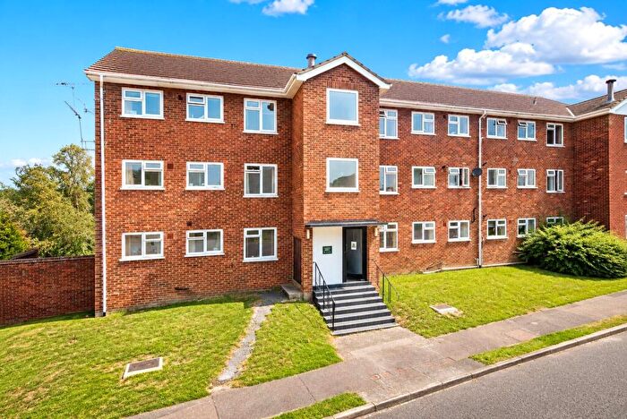 2 Bedroom Apartment To Rent In Dollis Drive, Farnham, Surrey, GU9