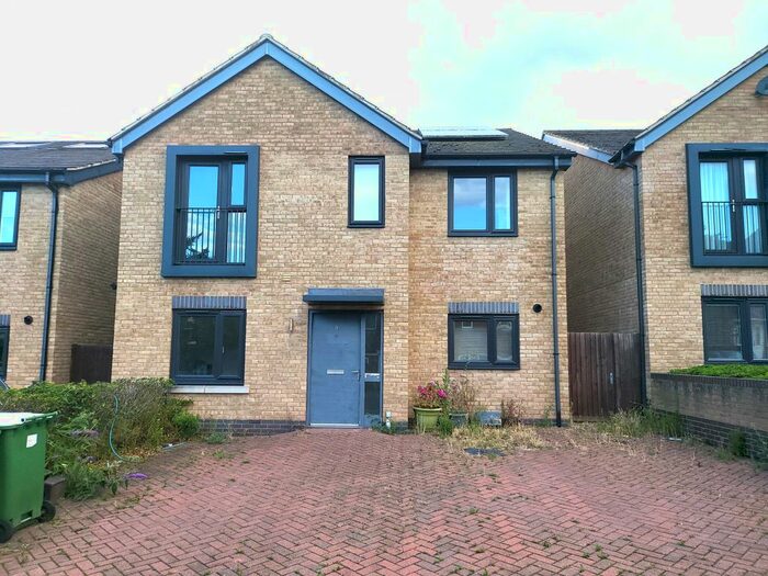 4 Bedroom Detached House To Rent In Pinnacle Hill, Bexleyheath, Kent, DA7