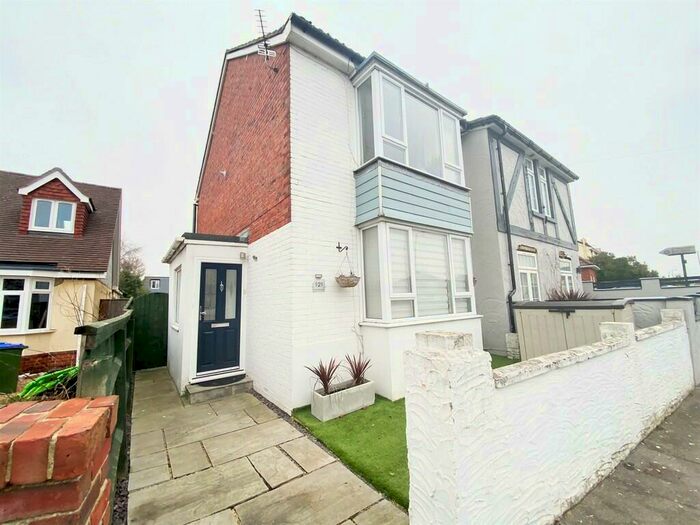 3 Bedroom Semi-Detached House To Rent In White Hart Lane, Portchester, PO16