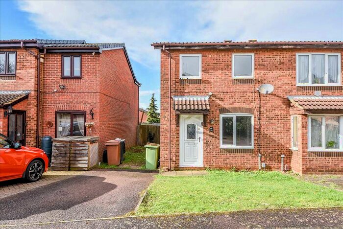 2 Bedroom Semi-Detached House To Rent In Linnet Close, Wellingborough, NN8