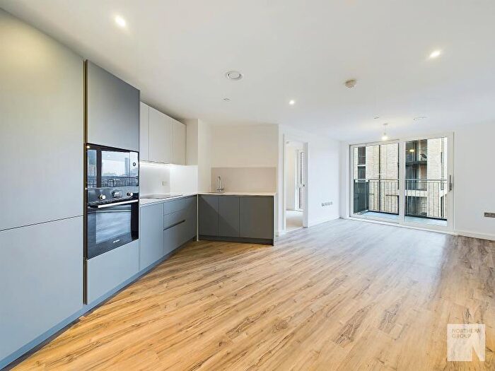 2 Bedroom Apartment To Rent In Block B :: The Railings, M5