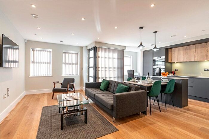 2 Bedroom Apartment To Rent In Bond House, Oxford Road, Reading, RG1