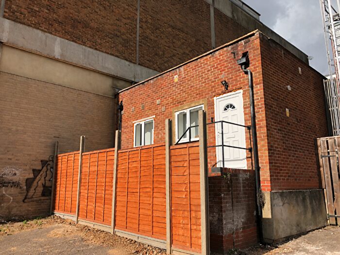 1 Bedroom Apartment For Sale In B Bitterne Road, Southampto, Hampshire, SO18