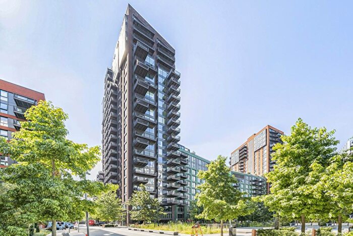 2 Bedroom Apartment To Rent In Viaduct Gardens, London, SW11