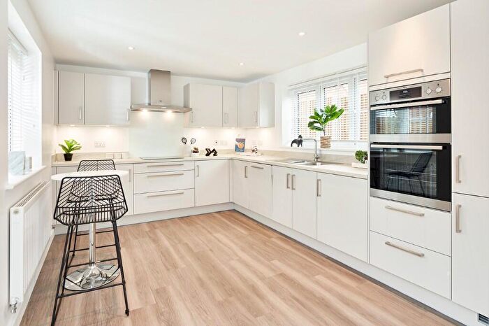 3 Bedroom Detached House For Sale In Clayhill Road, Burghfield Common, RG7