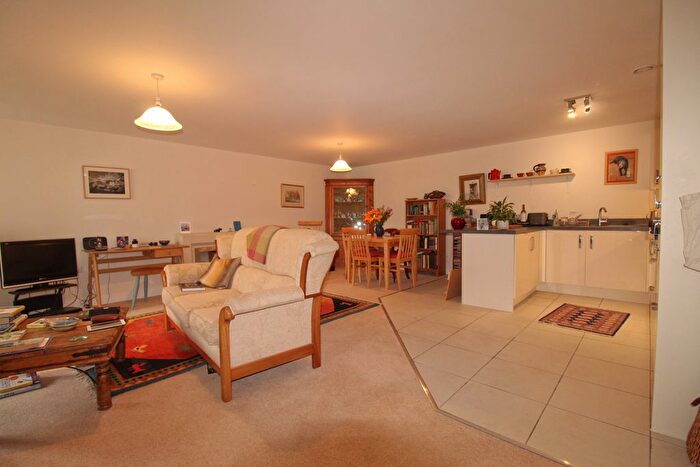 2 Bedroom Flat For Sale In Applegate House, Trowbridge, BA14