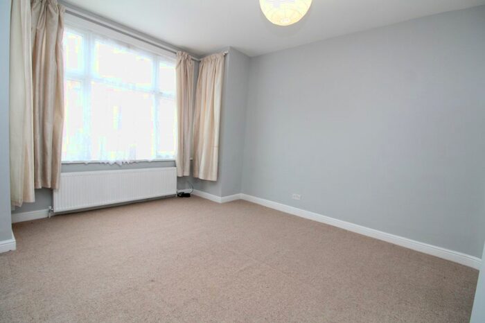 Studio To Rent In Broxholm Road, London, SE27