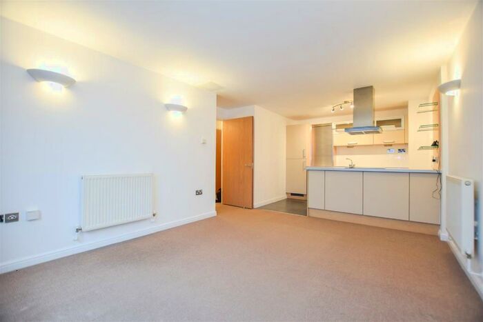 2 Bedroom Apartment To Rent In Throwley Way, Sutton, Surrey, SM1
