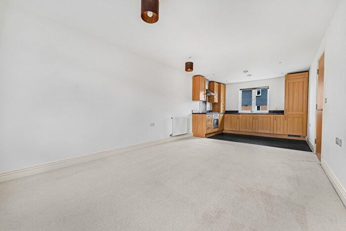 1 Bedroom Flat To Rent In Bowes Road, Staines, TW18