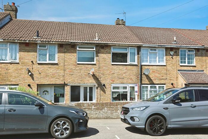 2 Bedroom Terraced House For Sale In Yarrow Road, Chatham, Kent, ME5