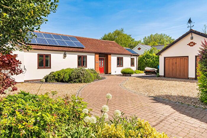 4 Bedroom Bungalow For Sale In Abbey Road, Medstead, Alton, Hampshire, GU34