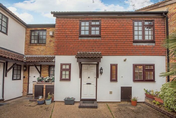 3 Bedroom Semi-Detached House To Rent In The Farthings, Kingston Upon Thames, KT2