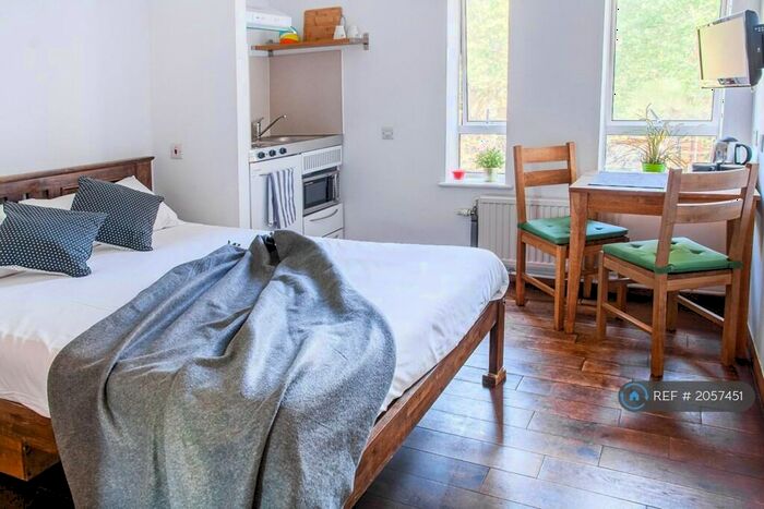 Studio To Rent In Mapesbury Lodge, London, NW2