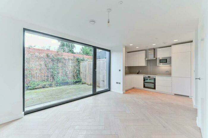 1 Bedroom Flat To Rent In Bell Foundry Close, Croydon, Croydon, CR0