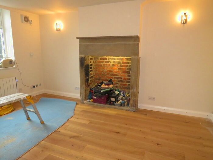 1 Bedroom Flat To Rent In Robert Street North, Halifax, HX3