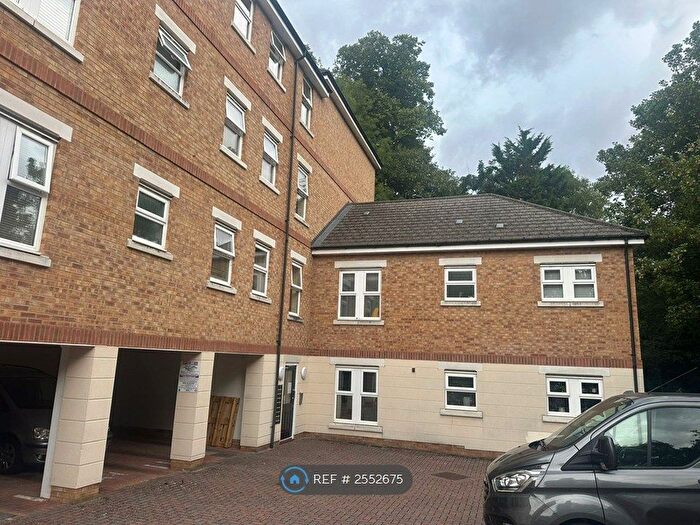 2 Bedroom Flat To Rent In Adrian Close, Hemel Hempstead, HP1