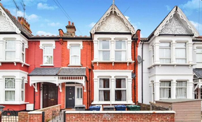 2 Bedroom Flat To Rent In Churchfield Avenue, London, N12