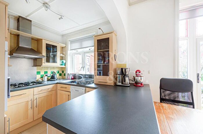 2 Bedroom Apartment To Rent In Heathfield Park, Willesden Green, NW2