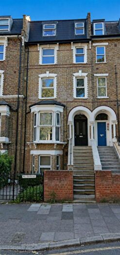 Studio To Rent In Amhurst Road, Hackney, London, N16