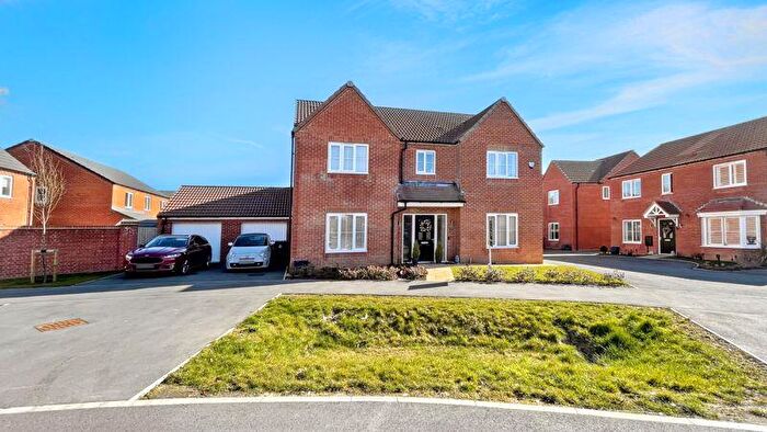 5 Bedroom Detached House For Sale In Field Avenue, Saxilby, Lincoln, LN1