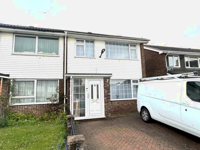 3 Bedroom House To Rent In Handel Close, Basingstoke, RG22