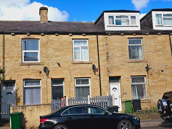 3 Bedroom Terraced House To Rent In Southfield Lane, Bradford, BD5