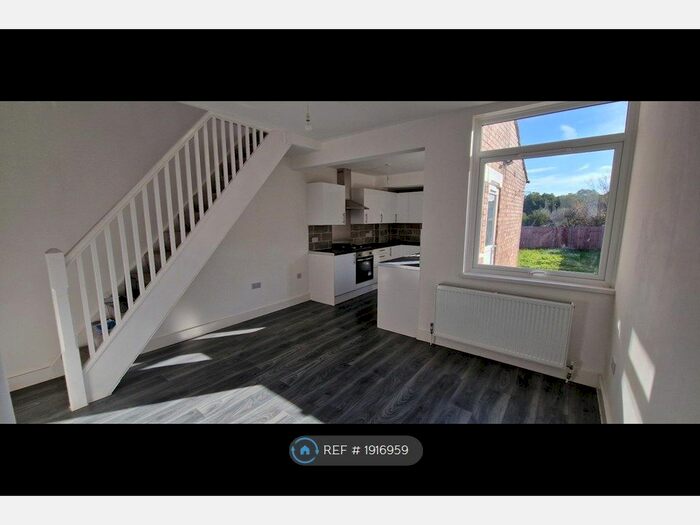 3 Bedroom Semi-Detached House To Rent In Harwich Road, Colchester, CO4