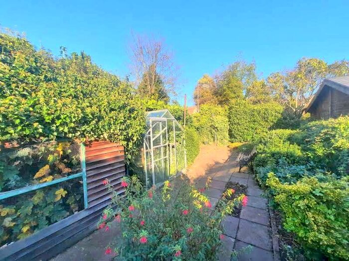 2 Bedroom SemiDetached House For Sale In New Road, Bedfont, Feltham TW14