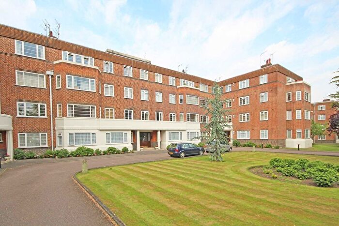 1 Bedroom Flat To Rent In Sheen Court, Richmond, TW10