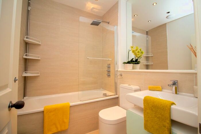 2 Bedroom Flat To Rent In Broughton Market, New Town, Edinburgh, EH3