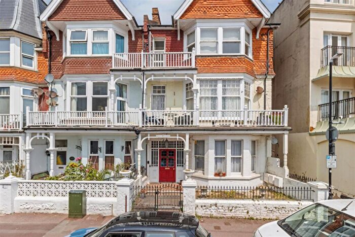 2 Bedroom Apartment For Sale In Ground Floor Garden Flat, Elms Avenue, Eastbourne, BN21