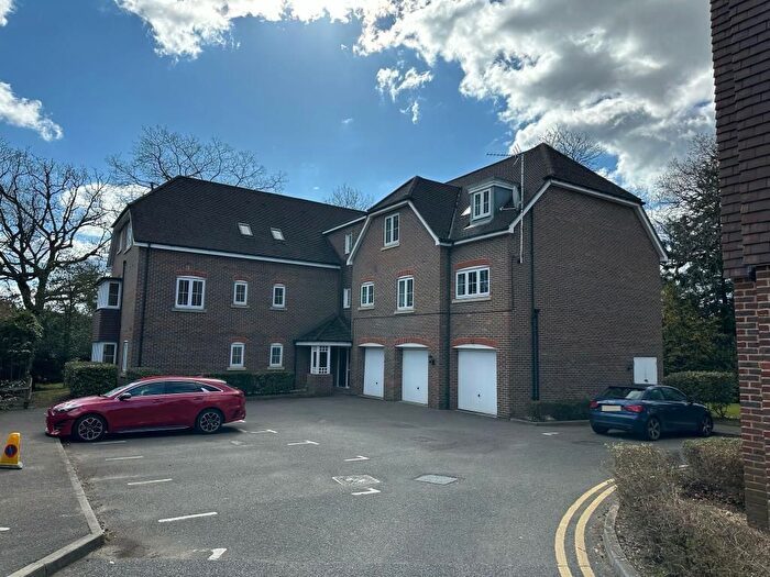 2 Bedroom Flat To Rent In Slough, Berkshire, SL2