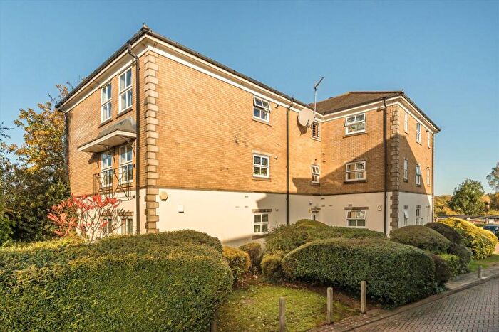 2 Bedroom Flat For Sale In Great North Way, London, NW4