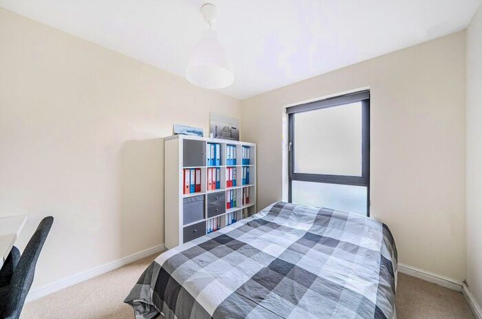 2 Bedroom Flat For Sale In Raven Close, Watford, Hertfordshire, WD18