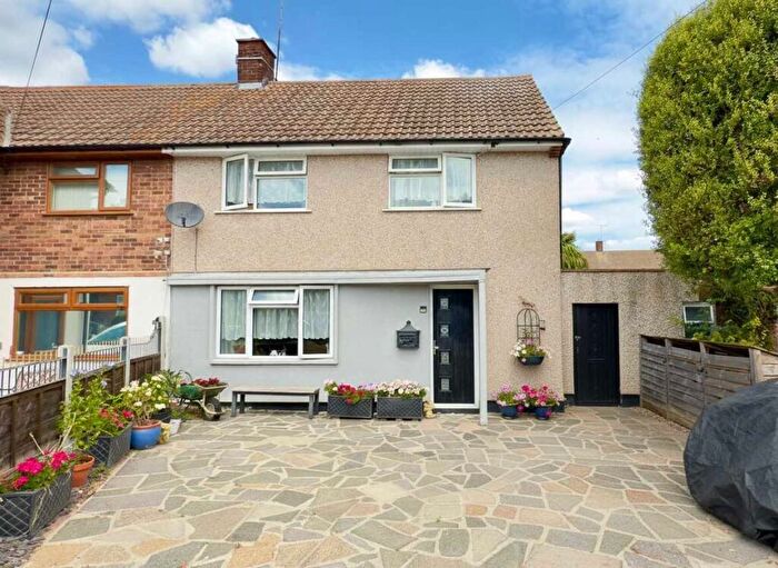 3 Bedroom Semi-Detached House For Sale In Rochford, Essex, SS4