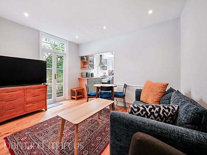 2 Bedroom Flat To Rent In Emu Road, London, SW8