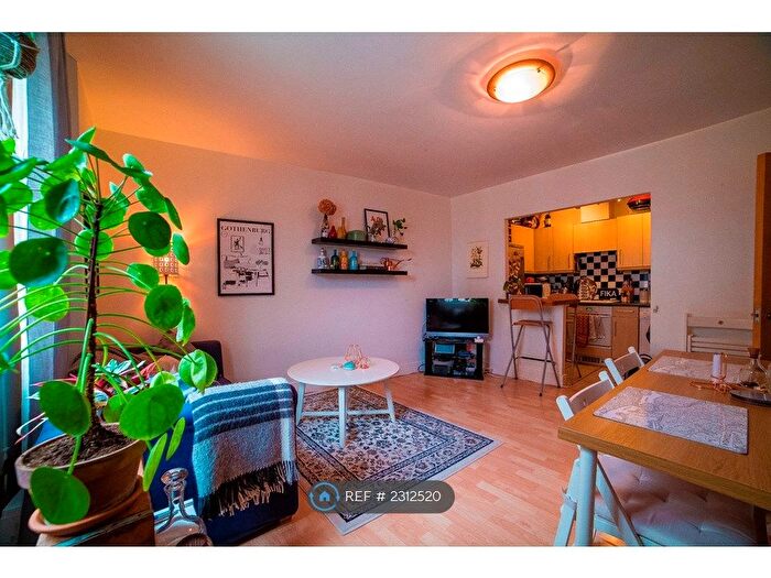 2 Bedroom Flat To Rent In Dove Road, London, N1