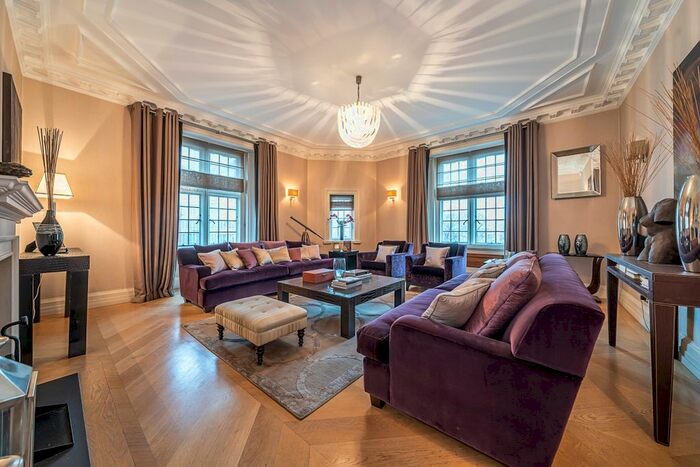 5 Bedroom Flat To Rent In Sloane Square, London, SW1W